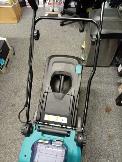 makita lawnmowery