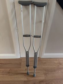 Underarm crutches