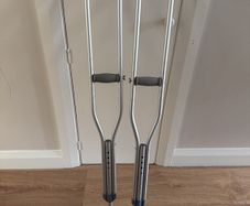 Underarm crutches