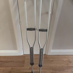 Underarm crutches