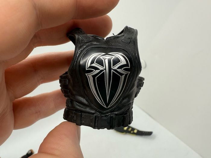 wwe elite series 35 Roman Reigns action figure