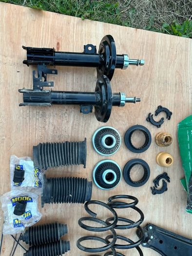 Car Parts - Full front suspension kit - NEW