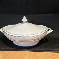 Royal Doulton - Tiara H4915- Vegetable Bowl (R10)