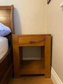 2 bedside tables/bedside lockers