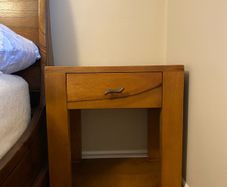 2 bedside tables/bedside lockers