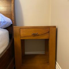 2 bedside tables/bedside lockers