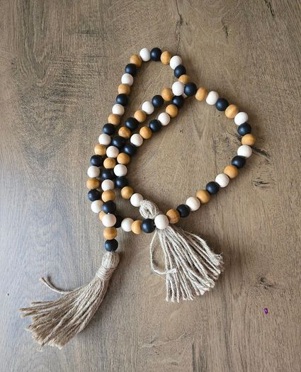 Wooden beaded garland - brown