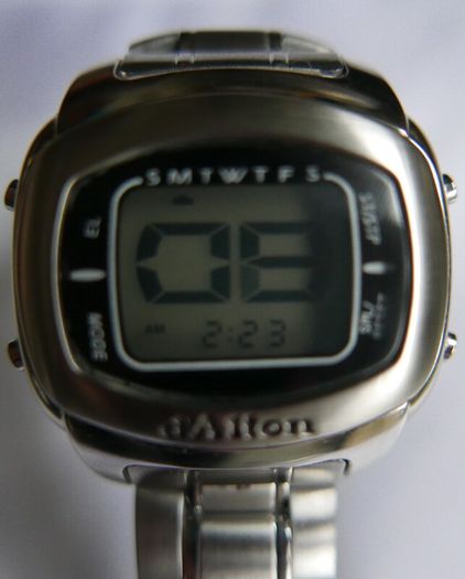 D'Alton Digital Wristwatch - Metal Bracelet and Water Resistance - fresh battery