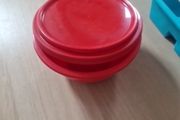 Small tupperware bowl with lid