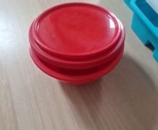 Small tupperware bowl with lid