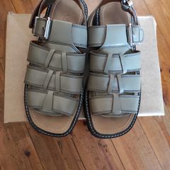 New Ladies sandals size 5