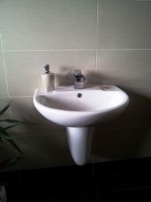 Dale Bathroom Sink with Semi Pedestal - NEW.
