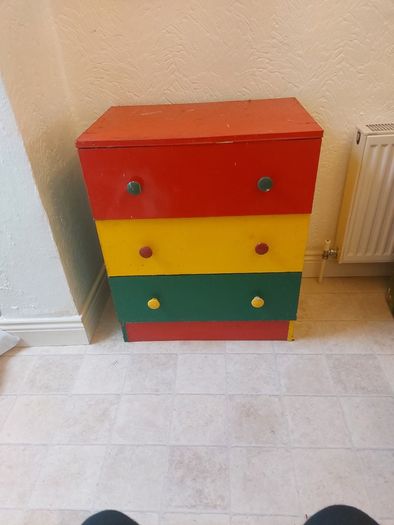 Chest of drawers - FREE
