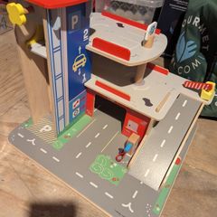 Carpark wooden garage set