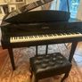 Mini grand piano Image 3