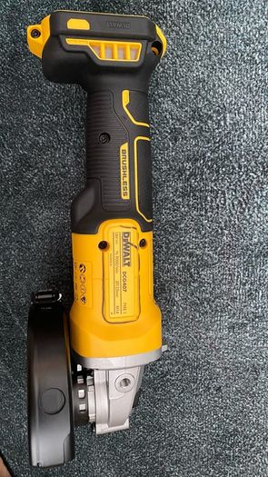 Dewalt Tools , Circular Saw, Grinder , Screwgun . 2 battery 5ah power stack