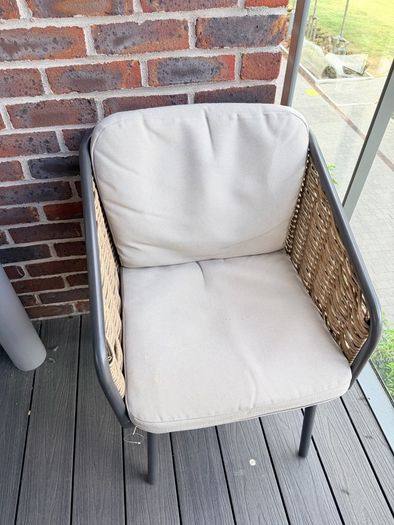 Table & chairs