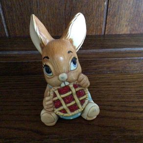 Vintage Stonecraft Pendelfin rabbit ornament picnic Midge