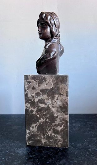 Art-Nouveau Bust Of A Woman - Bronze, Marble, Signed