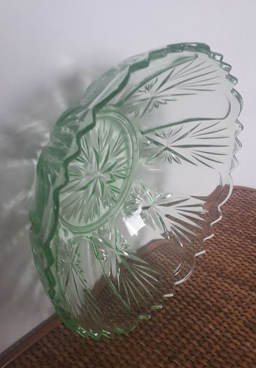 BOWL - Vintage - Green Glass - Dessert - Fruit Dish