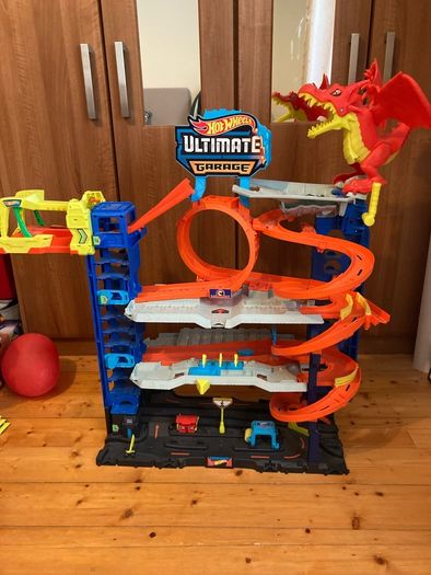 Hotwheels ultimate garage