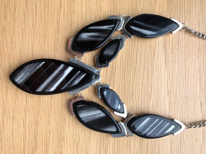 Beautiful statement necklace black