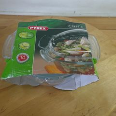 Pyrex Classic 2-in-1 Round Glass Casserole Dish with Lid 1L - New in Original Packaging