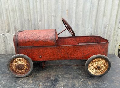 Vintage Tri-Ang Duke peddle car c1940