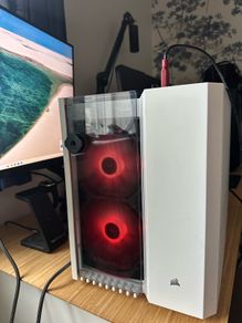 Gaming PC + 4K screen + Keyboard + Mouse