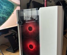 Gaming PC + 4K screen + Keyboard + Mouse