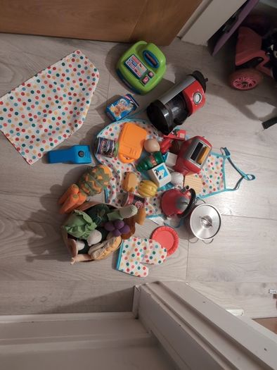 Kitchen and supermarket toys
