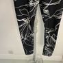 sports bottoms Dkny rise 7/8 length black etched whit floral print Image 5