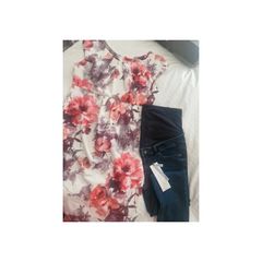 Maternity clothes size 10/M
