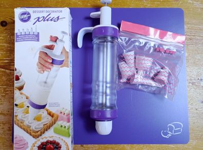 Wilton Dessert Decorator Plus