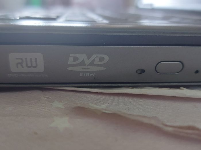 Vintage DELL Lastitude, Model D620, Intel CPU T2400, 1.83GHz, 2.5GB Ram, Windows 7 Professional, 32bit, Opera, Firefox and Chrome, in excellent condition