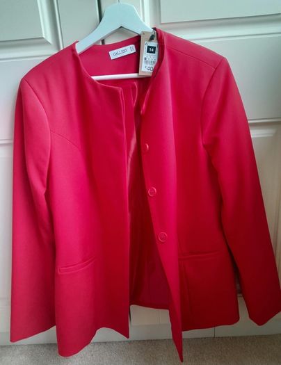 BNWT red blazer size 14.