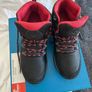 columbia walking boots.  SIZE: 5.5 Image 3