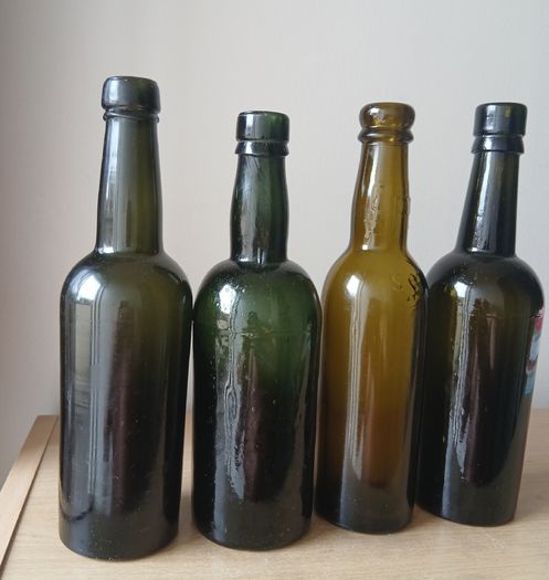 Lot of 4 vintage Guinness bottles