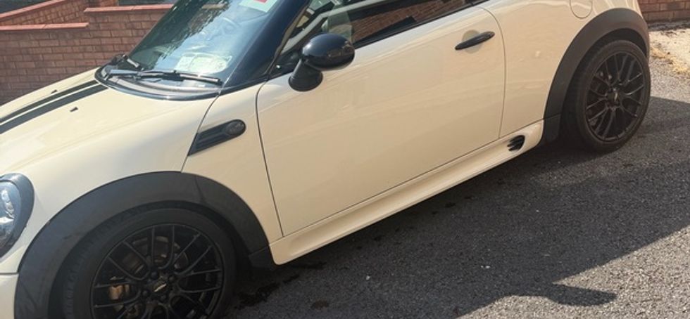 Mini Cooper R58 1.6 petrol