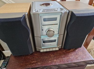 Black Diamond 3 in 1 Music System, Radio, CD, Tape, Radio plays fine, CD not working