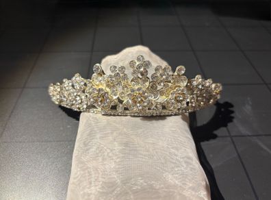 Gorgeous Alloy/Rhinestones Bridal Tiara/Headpiece