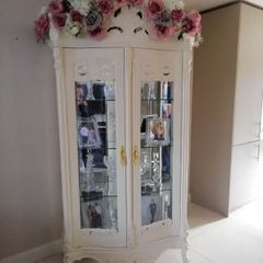 display cabinet