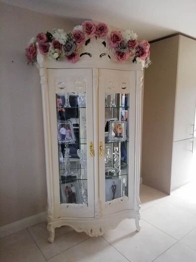 display cabinet