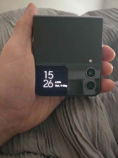 Samsung galaxy flip 4