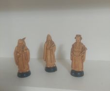 3 little figurines