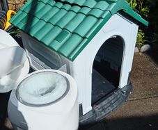 Dog house + poo bin