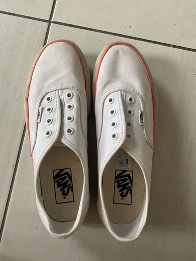 VANS "Off The Walls" size 6UK