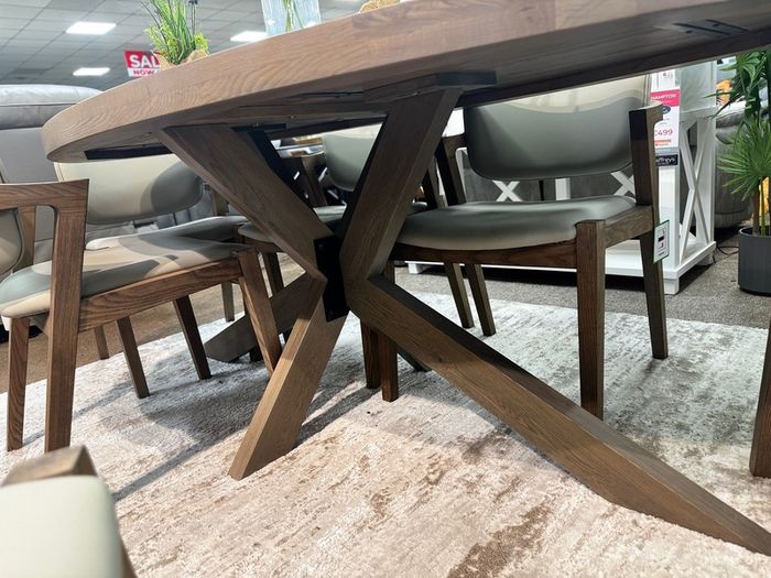 Oval Scandinavian Oak dining table, Like New