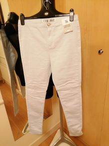 Women's Jeans NWT SIZE 14