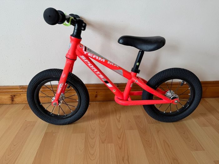 2 Balance bikes